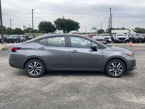 Used 2025 Nissan Versa SV FWD image 4