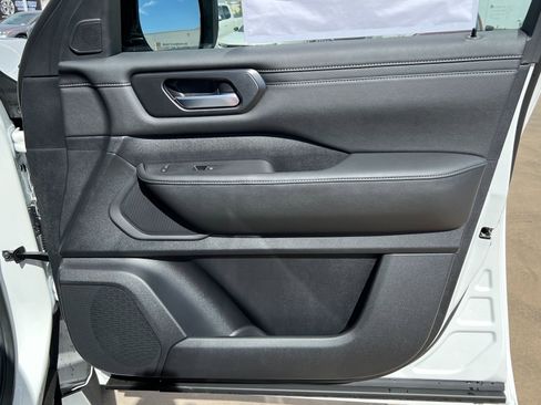 New 2025 Nissan Armada SV image 24