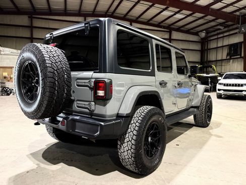 Used 2021 Jeep Wrangler Unlimited Sahara AWD/4WD image 5