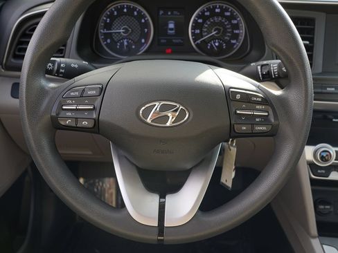 Used 2020 Hyundai Elantra SE FWD image 22