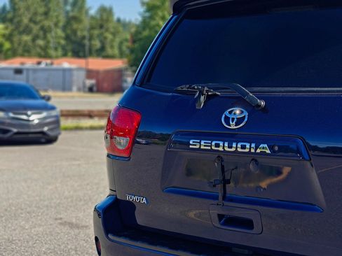 Used 2010 Toyota Sequoia SR5 AWD/4WD image 7