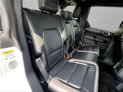Used 2025 Ford Bronco Outer Banks image 16