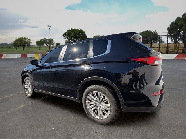 Used 2024 Mitsubishi Outlander ES FWD image 4