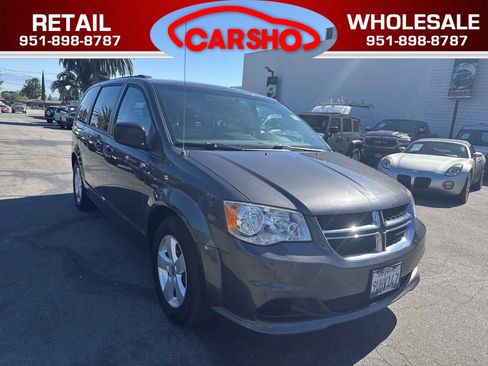 Used 2017 Dodge Grand Caravan w/ SE Plus Package FWD image 1