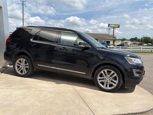 Used 2016 Ford Explorer XLT w/ Equipment Group 202A AWD/4WD image 4