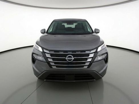 Used 2025 Nissan Rogue SV image 2