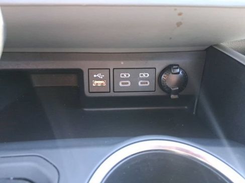 Used 2025 Toyota Highlander XLE AWD/4WD image 43