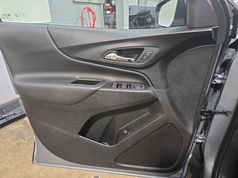 Used 2024 Chevrolet Equinox LT image 28