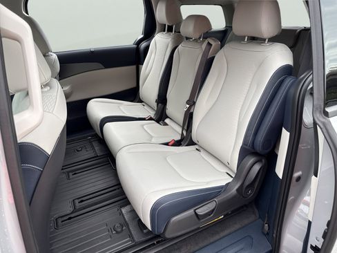 New 2026 Kia Carnival SX Prestige FWD image 17