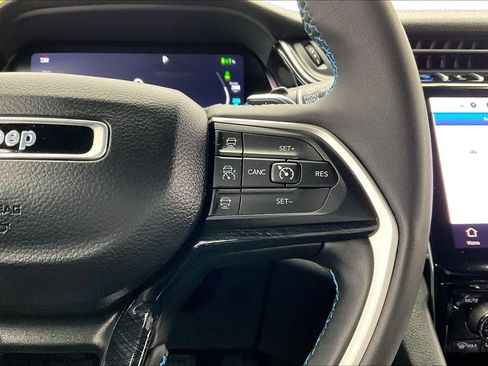 Used 2023 Jeep Grand Cherokee Trailhawk w/ Luxury Tech Group III image 21