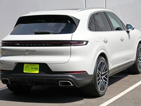 Used 2025 Porsche Cayenne w/ Premium Package Plus AWD/4WD image 54