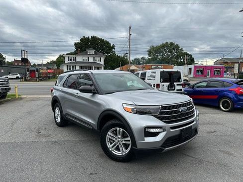 Used 2020 Ford Explorer XLT w/ Equipment Group 202A AWD/4WD image 3