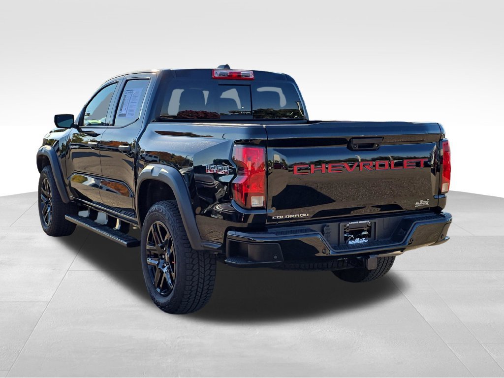Used 2025 Chevrolet Colorado Trail Boss AWD/4WD image 4