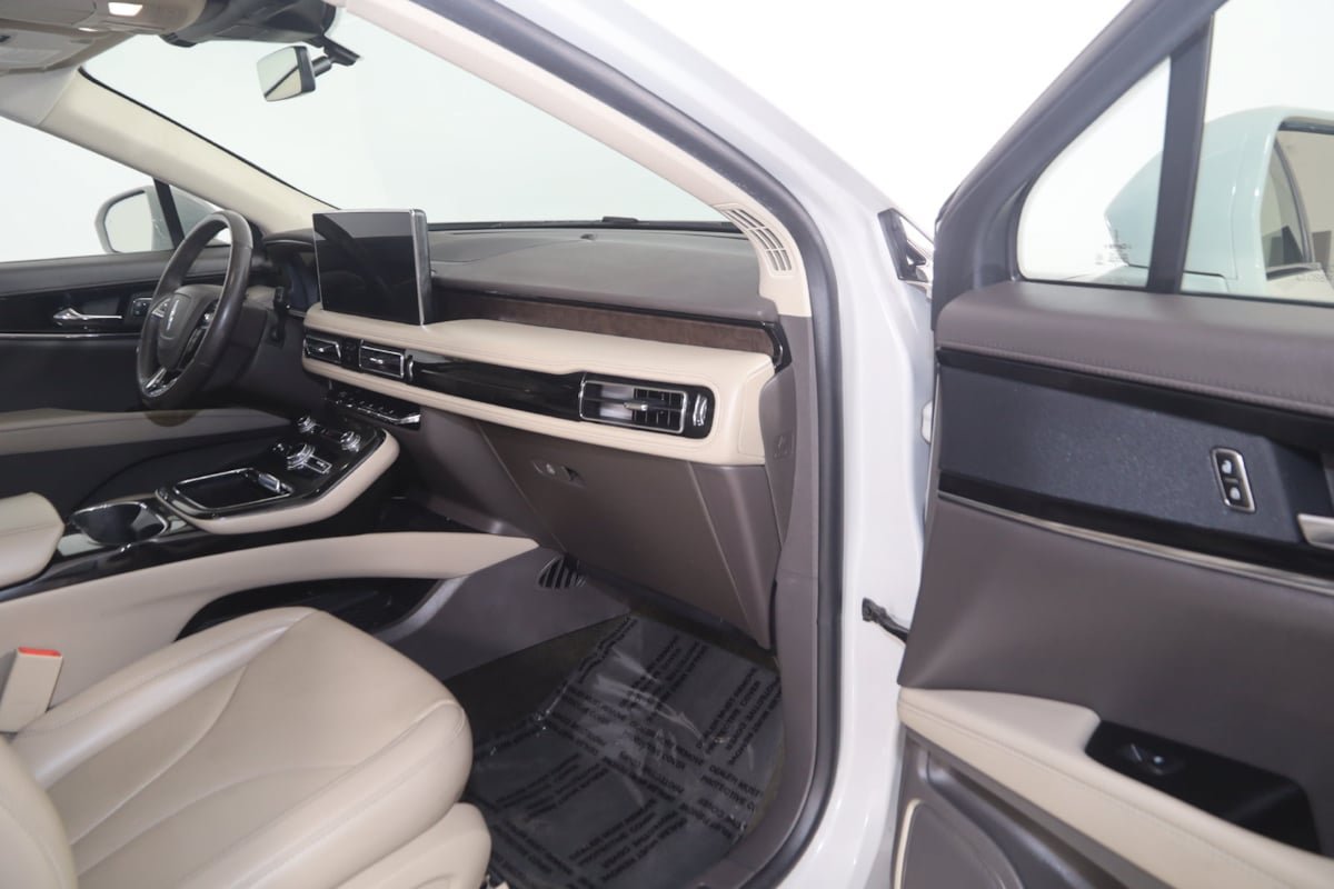 Used 2023 Lincoln Nautilus Reserve AWD/4WD image 40