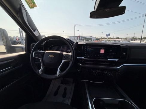 Used 2025 Chevrolet Silverado 2500 LT AWD/4WD image 15