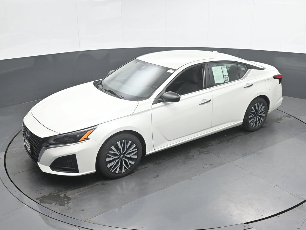 Used 2024 Nissan Altima 2.5 SV FWD image 35
