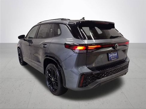 New 2026 Volkswagen Tiguan SE R-Line image 11