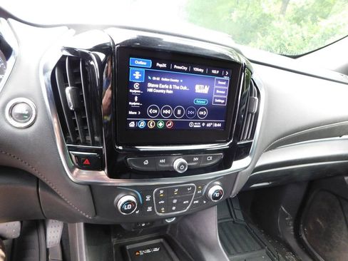 Used 2023 Chevrolet Traverse LT FWD image 9