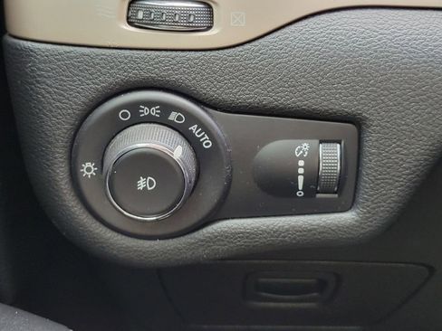 Used 2018 Jeep Cherokee Latitude image 26