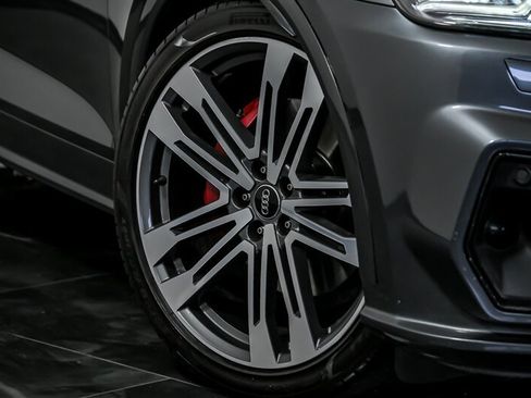 Used 2018 Audi SQ5 Prestige w/ Prestige Package image 3