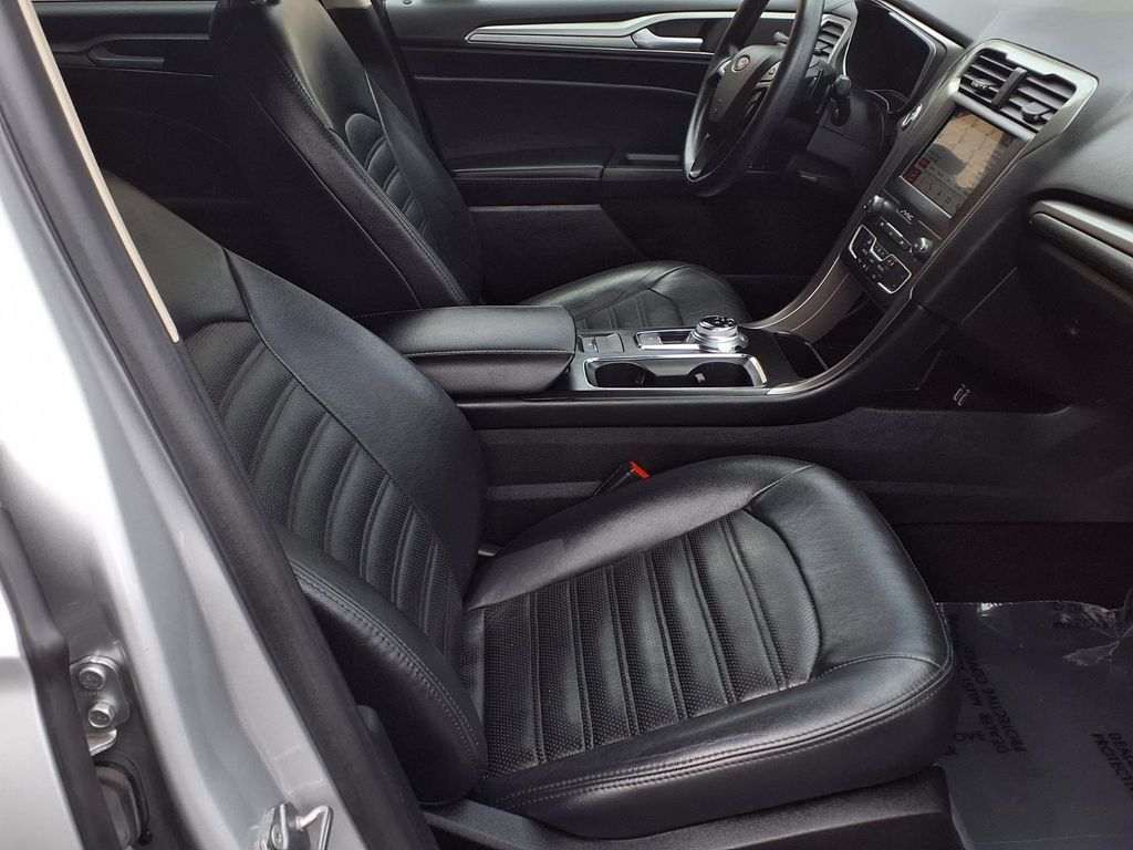 Used 2019 Ford Fusion SE FWD image 36