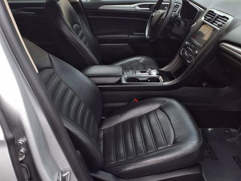 Used 2019 Ford Fusion SE FWD image 36