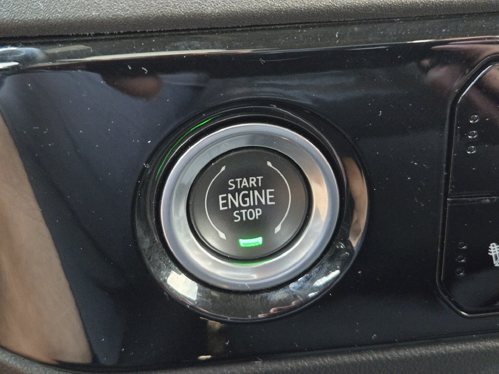 Used 2023 Chevrolet Silverado 1500 LT AWD/4WD image 23
