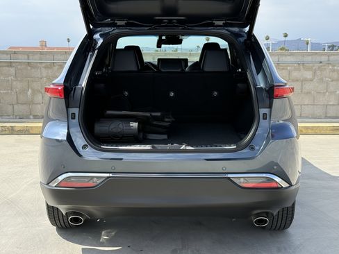 Used 2022 Toyota Venza Limited AWD/4WD image 14