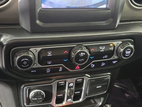 Used 2018 Jeep Wrangler Unlimited Sport S AWD/4WD image 33