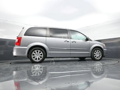 Used 2016 Chrysler Town & Country Touring w/ Driver Convenience Group FWD image 48