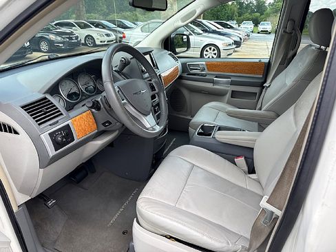 Used 2008 Chrysler Town & Country Limited w/ Entertainment Group #3 image 10