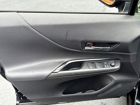 Certified 2022 Toyota Venza LE image 16