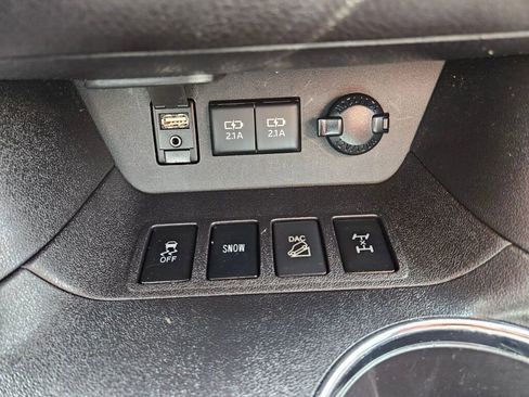 Used 2017 Toyota Highlander LE AWD/4WD image 26