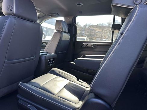 Used 2025 Chevrolet Suburban Premier image 16