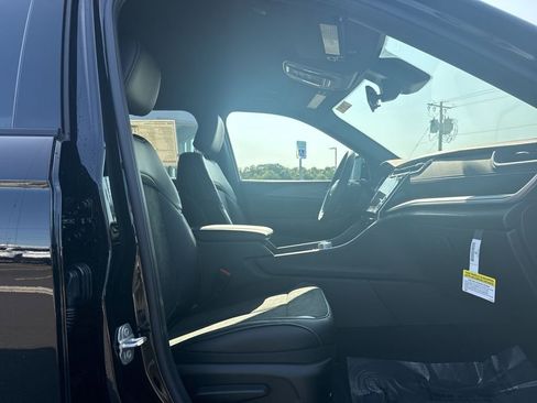 New 2025 Jeep Grand Cherokee L Laredo image 10