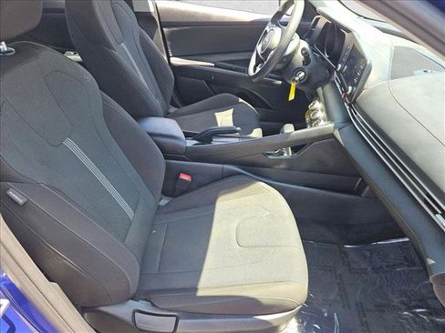 Used 2023 Hyundai Elantra SE w/ Preferred Accessory Package FWD image 19