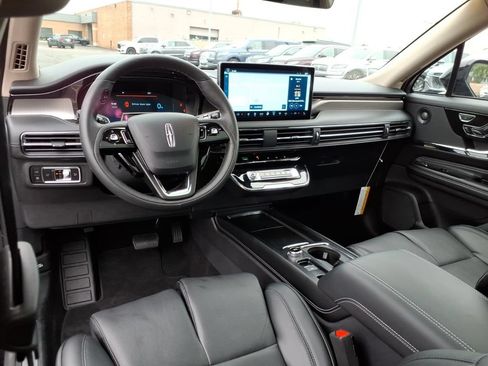 Used 2025 Lincoln Corsair Grand Touring w/ Equipment Group 302A AWD/4WD image 13