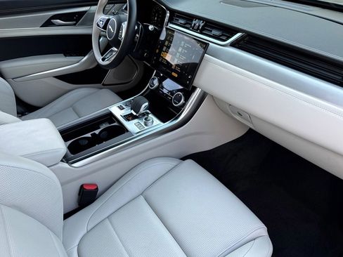 Used 2024 Jaguar XF R-Dynamic SE image 31