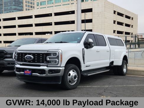 Used 2023 Ford F350 Lariat image 5
