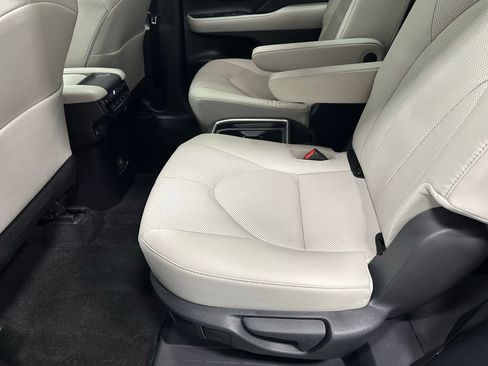 Used 2025 Toyota Grand Highlander AWD image 46