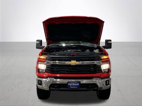 Used 2024 Chevrolet Silverado 2500 LT w/ Convenience Package image 5