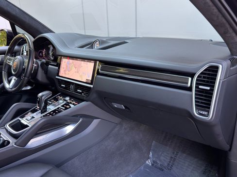 Used 2021 Porsche Cayenne Turbo S image 15