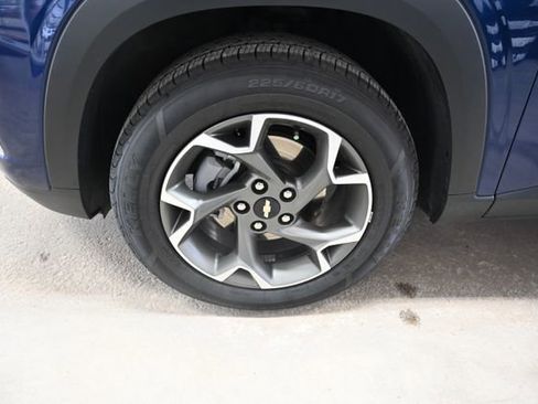 Used 2024 Chevrolet Trax LT w/ Sunroof Package image 31