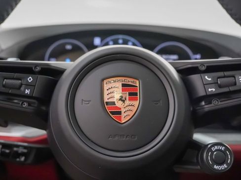 Certified 2026 Porsche Cayenne E-Hybrid Coupe AWD/4WD image 25