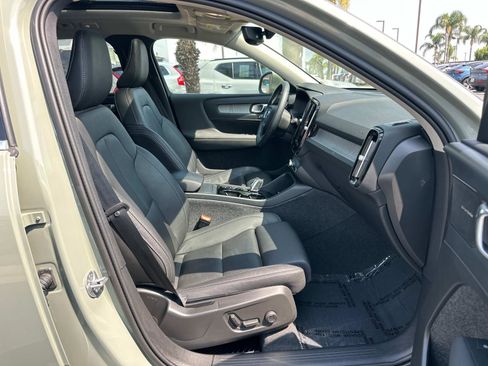 Certified 2024 Volvo XC40 B5 Ultimate w/ Climate Package image 25