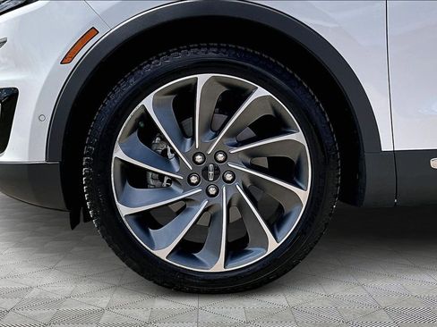 Used 2020 Lincoln Nautilus Reserve w/ Equipment Group 201A image 9