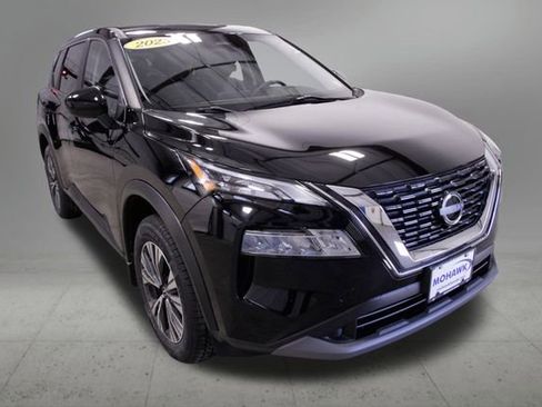 Used 2023 Nissan Rogue SV image 8