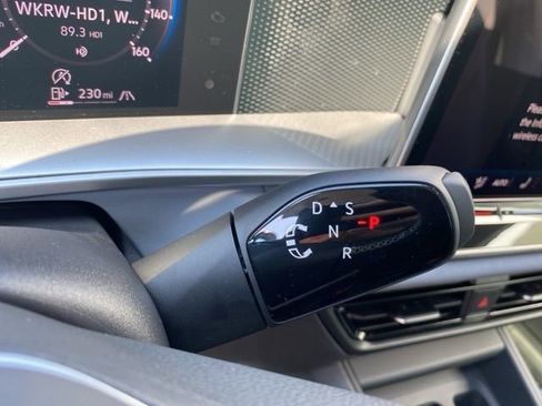 New 2025 Volkswagen Tiguan SE AWD/4WD image 31