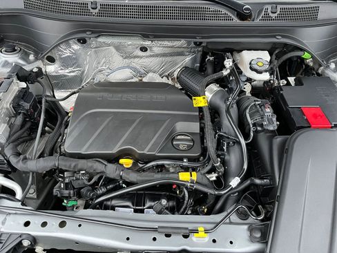 Used 2025 Chevrolet Trax LT w/ LT Convenience Package image 30