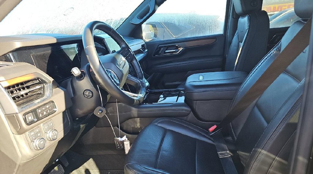 Used 2025 GMC Yukon XL Denali AWD/4WD image 2